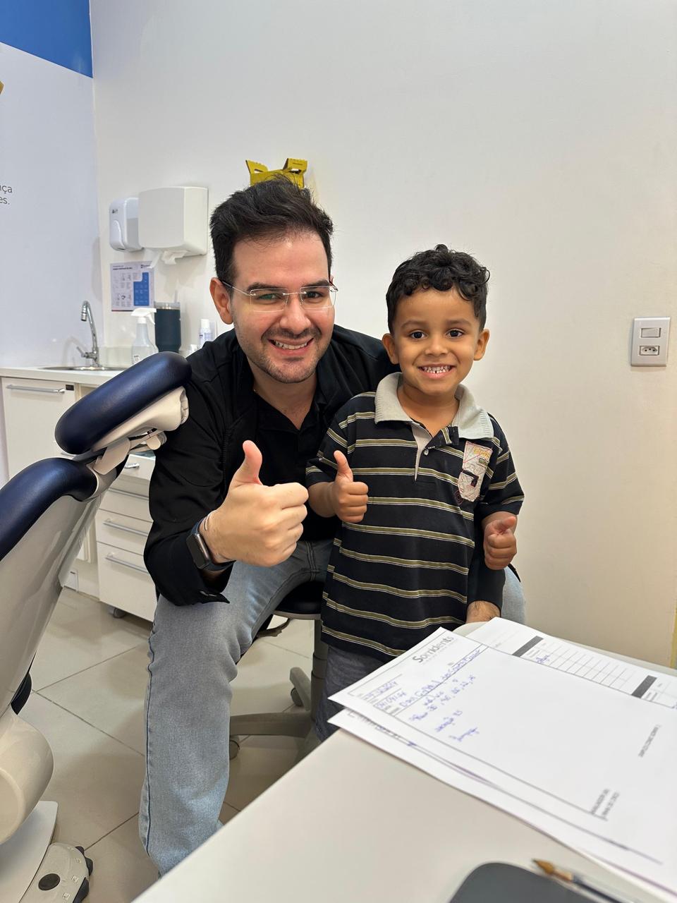 Equipe Sorridents Cuiabá com paciente