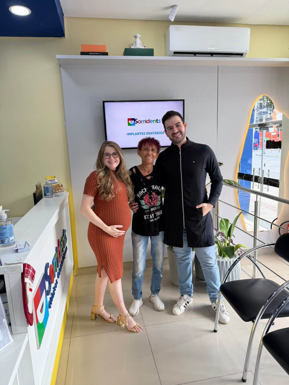 Equipe Sorridents Cuiabá com paciente